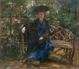 Else Kaumann en el banco del jardín
