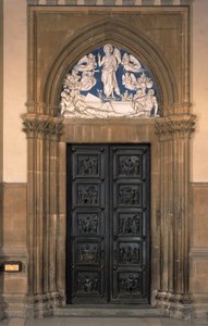 Terracota esmaltada representando la resurrección sobre la puerta norte de la sacristía de la Iglesia de Santa Maria del Fiore - 1442