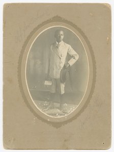 Fotografía de Amos Harper camino a la escuela de Lucius Harper