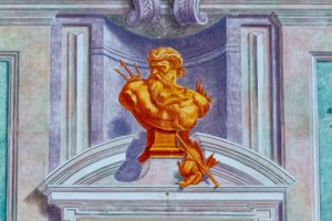 Fachada con frescos de Ludovico Pogliaghi