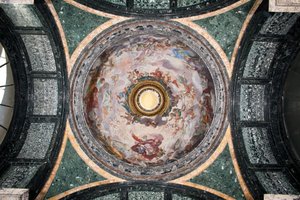 Vista de la cúpula de la Capilla Cybo, decorada al fresco por Luigi Garzi (1638-1721) Roma, Basílica de Santa Maria del Popolo, Capilla Cybo de Luigi Garzi