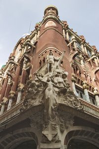 Esquina con relieve alegórico, 1908 de Luis Domenech i Montaner