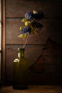 Botella con motivos florales de Moody de Luiz Laercio