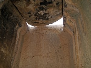 Dentro de una Tumba Pilar, Xanthos, Turquía
