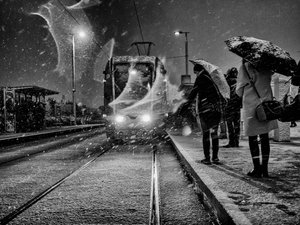 Tranvía bajo la nieve de Maciej Przeklasa