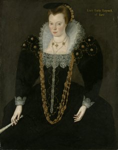 Retrato de Lucy, Lady Reynell de Ford, tres cuartos de longitud, con un vestido oscuro con un collar de encaje blanco y collares de oro y perlas, sosteniendo un abanico en su mano derecha con inscripción identificativa