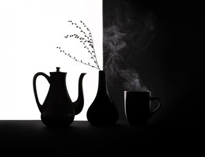Naturaleza muerta con café, blanco y negro