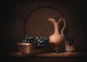 Naturaleza muerta con uvas negras de Margareth Perfoncio
