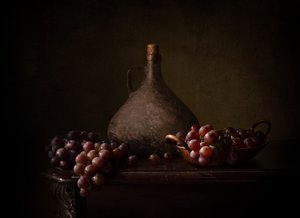 Naturaleza muerta con uvas negras