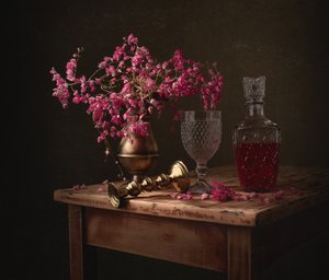 Elegante naturaleza muerta en rosa de Margareth Perfoncio