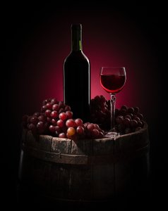Elegante bodegón con vino de Margareth Perfoncio