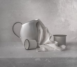 Jarra y tazas esmaltadas de Margareth Perfoncio