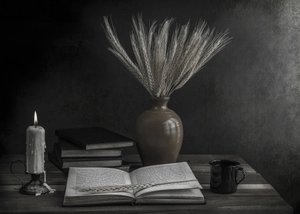 Lectura tranquila a la luz de las velas de Margareth Perfoncio