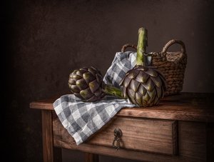Naturaleza muerta rústica con alcachofas de Margareth Perfoncio