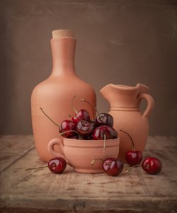 Cerezas rústicas y cerámica de Margareth Perfoncio