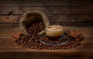 Naturaleza muerta rústica con café
