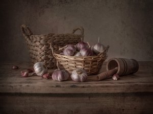 Naturaleza muerta rústica con ajos de Margareth Perfoncio