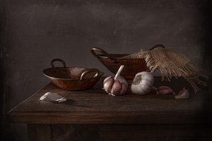 Naturaleza muerta rústica con ajos de Margareth Perfoncio