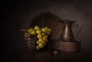 Naturaleza muerta con uvas rústicas de Margareth Perfoncio