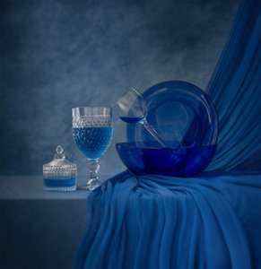 Naturaleza muerta en azul zafiro de Margareth Perfoncio