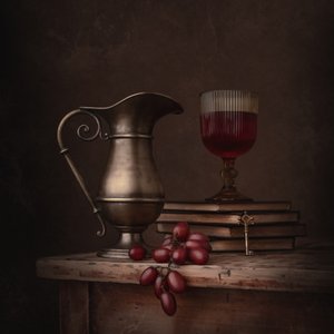 Naturaleza muerta con vino de época de Margareth Perfoncio