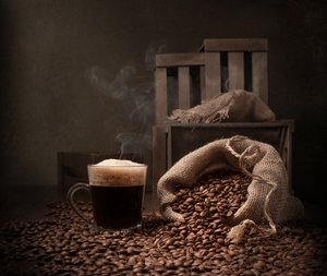 Naturaleza muerta con café caliente de Margareth Perfoncio