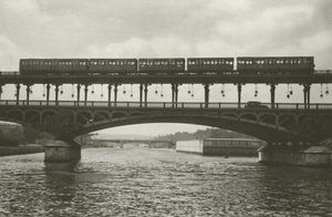 París: Puente de Passy (foto en blanco y negro)
