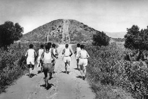 El túmulo de Maratón, Grecia, 1937