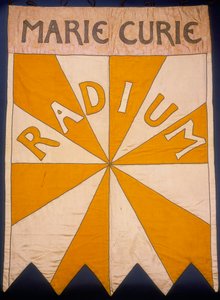 Marie Curie, Radio de Mary Lowndes