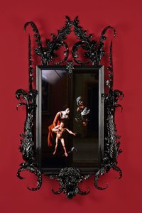 Black Mirror, Leo Minor, 2014 (cristal de Murano negro, espejo de vigilancia, acero, madera, laca, pantalla LCD y disco duro) de Mat Collishaw