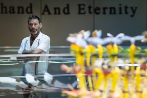 Equinox, 2021 (foto) de Mat Collishaw