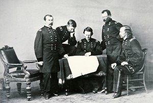 General Sheridan (1831-88) en conferencia con su personal, incluyendo a George Custer (1839-76) de Mathew Brady
