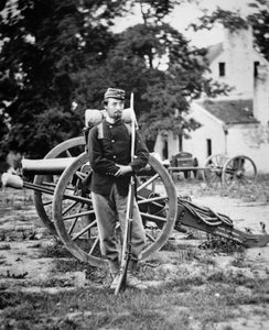 Soldado D.W.C. Arnold, Ejército de la Unión, fotografiado cerca de Harper
