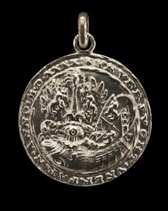 Escudo, coraza, casco y cresta [reverso]