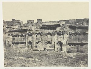 Baalbeck, interior del recinto de los templos del Sol y de Júpiter; Siria de Maxime Du Camp