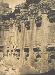 Columnata interior del Naos del Templo de Júpiter, en Baalbek Heliópolis, 15 de septiembre de 1850 de Maxime Du Camp
