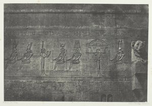 Gran Templo de Denderah (Teutyres), Esculturas de la fachada posterior; Alto Egipto, lámina 20 del álbum "Egypte, Nubie, Palestine et Syrie" (1852). de Maxime Du Camp