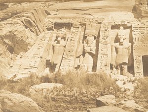 Mitad de la fachada del Speos de Athor, en Abousembil parte meridional de Maxime Du Camp