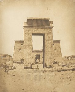 Propileo del Templo de Khons, en Karnak, Tebas