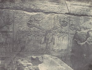 Tebas. Palacio de Karnak. Esculturas exteriores del Santuario de granito, 1850 de Maxime Du Camp