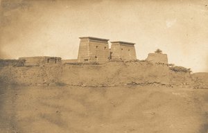 Vista de los pilones del Templo de Khons y parte del pueblo de Karnak de Maxime Du Camp