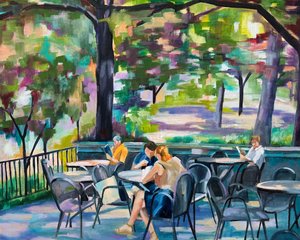 Cafetería al aire libre con ambiente relajado
