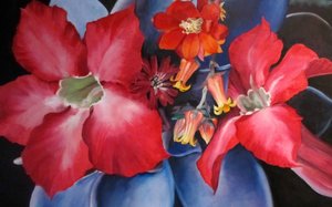 Flores rojas y azules de colores vivos de Maxine Shore