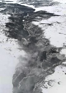 El sinuoso río invernal