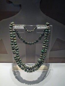 Collar de jade, período Clásico Tardío, 600-900 d.C. de Mayan
