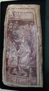 Cubierta de bóveda con pintura del Dios K"Awiil y texto jeroglífico, Área de Chenes, Yucatán, Período Clásico Tardío, 600-900 d.C.