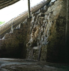 Máscara arquitectónica, Templo de los Mascarones, Kohunlich, Península de Yucatán, México Período Clásico Temprano (300-600 d.C.)