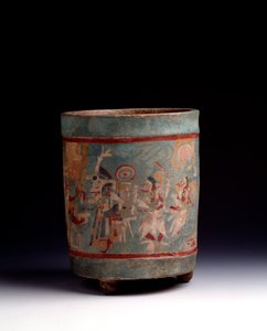 Arte precolombino, civilización maya, período clásico: vaso cilíndrico en arcilla policromada decorado con una escena ceremonial con personajes en procesión. De La Lagunita, Quiché, Guatemala. Dim. h. 24,1 x diam. 18,5 cm Guatemala, Museo Nacional de Arque de Mayan Mayan