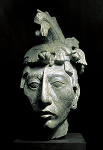Cabeza de guerrero (escultura, circa 683) de Mayan Mayan