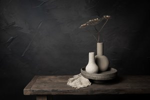 Bodegón moderno con jarrones de Mayra Pama